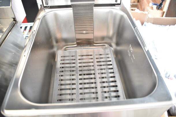 BRAND NEW SCRATCH AND DENT! 2024 Crosson CF-13 Stainless Steel Commercial Countertop Electric Powered Single Bay Fryer w/ Metal Fry Basket and Lid. 120 Volts, 1 Phase. - Image 5 of 6