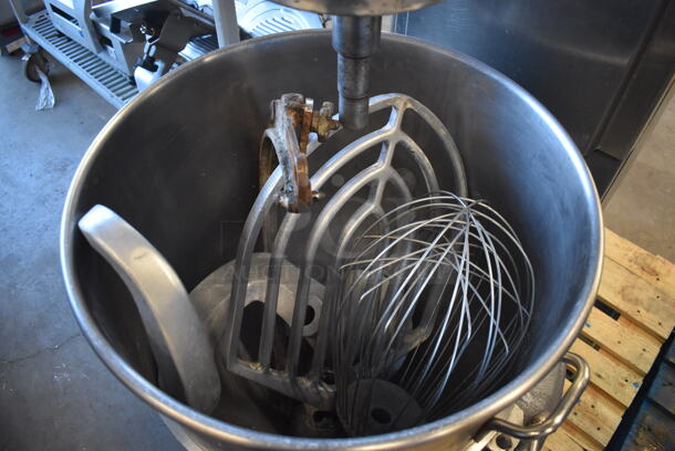 Hobart V-1401 Metal Commercial Floor Style 140 Quart Planetary Dough Mixer w/ Stainless Steel Mixing Bowl, Bowl Adapter, Paddle, Whisk and Dough Hook Attachments. 200 Volts, 3 Phase. 32x48x70 - Image 7 of 11