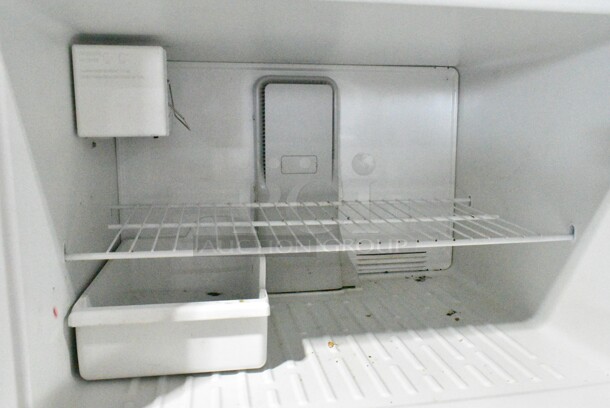Maytag M1TXEGMYW01 Metal Cooler w/ Freezer. 115 Volts, 1 Phase. Tested and Powers On But Does Not Get Cold
 - Image 2 of 8