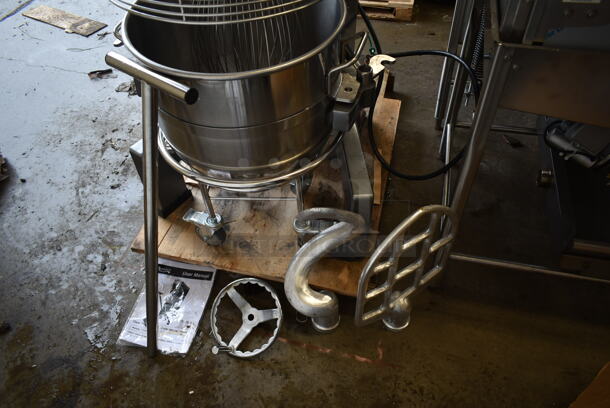 BRAND NEW SCRATCH AND DENT! Avantco 177MX60H Metal Commercial Floor Style 60 Quart Planetary Dough Mixer w/ Stainless Steel Mixing Bowl, Bowl Guard, Bowl Dolly, Dough Hook, Whisk and Paddle Attachments. 240 Volts, 3 Phase. Tested and Working! - Image 3 of 10