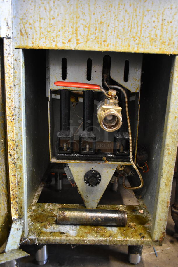 Vulcan 1VEG35M-1 ENERGY STAR Stainless Steel Commercial Floor Style Natural Gas Powered Deep Fat Fryer w/ 2 Metal Fry Baskets. 69,000 BTU. - Image 5 of 6