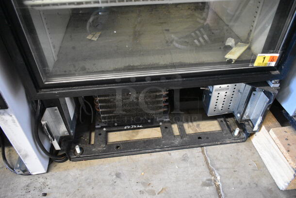 True GDM-12 Metal Commercial Single Door Reach In Cooler Merchandiser w/ Poly Coated Racks. 115 Volts, 1 Phase. Tested and Working! - Image 2 of 4