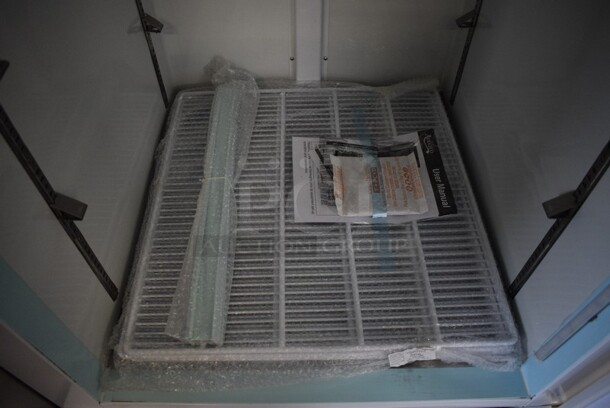 BRAND NEW SCRATCH AND DENT! Avantco Model 178GDC24FHCW Metal Commercial Single Door Reach In Freezer Merchandiser w/ Poly Coated Racks on Commercial Casters. 115 Volts, 1 Phase, 31x34.5x87. Tested and Working! - Image 7 of 7