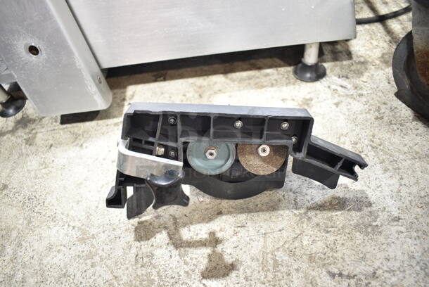 Bizerba GSP H Stainless Steel Commercial Countertop Meat Slicer. 120 Volts, 1 Phase. Tested and Working! - Image 6 of 7