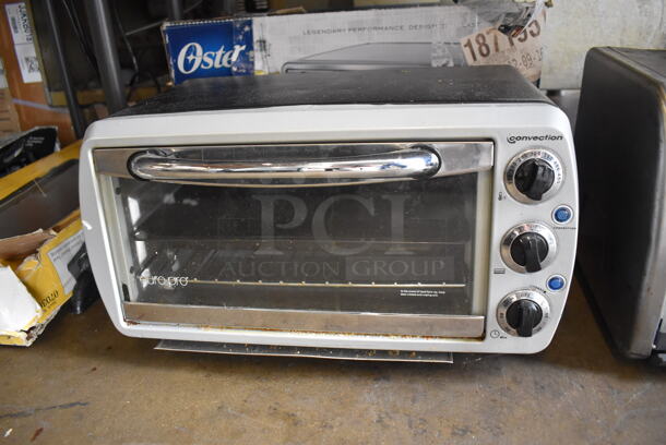 Euro Pro TO161 Metal Countertop Microwave Oven. 120 Volts, 1 Phase. 18x15x10 - Image 4 of 6