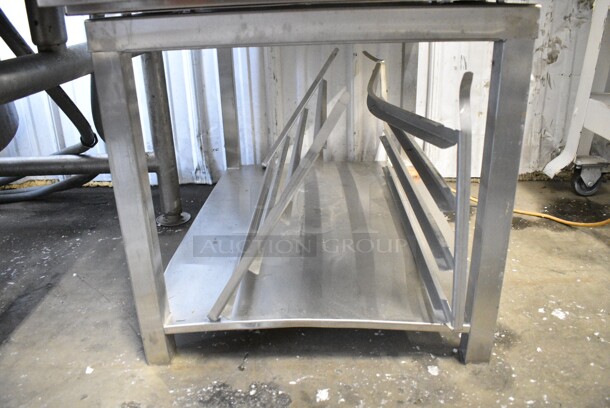 2019 Alto Shaam VMC H4H Stainless Steel Commercial Electric Powered Half-Size Vector H Multi Cook Oven on Stand. See Pictures For Side Dent and Crack in Screen. 208-240 Volts, 3 Phase. - Image 2 of 10