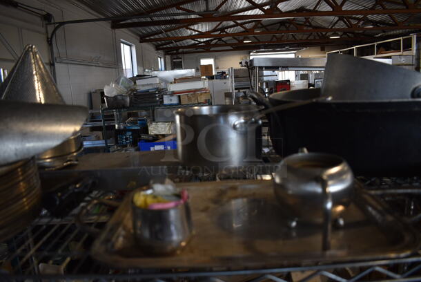 ALL ONE MONEY! Tier Lot of Various Items Including 3 China Cap Strainers, Round Metal Trays, Sauce Pan, Stock Pot, Skillet - Image 4 of 5