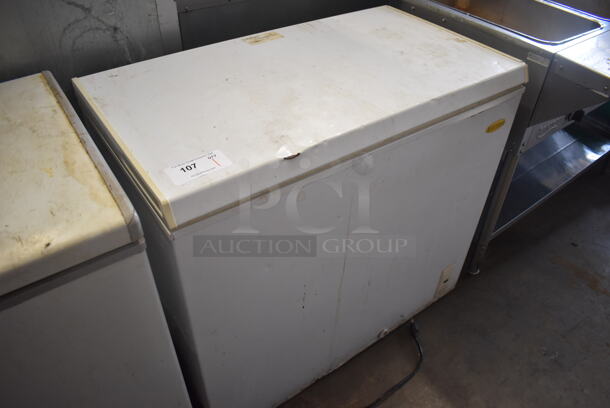 Holiday LCM070LC Chest Freezer. 115 Volts, 1 Phase. 37x22x34. Tested and Working! - Image 3 of 5
