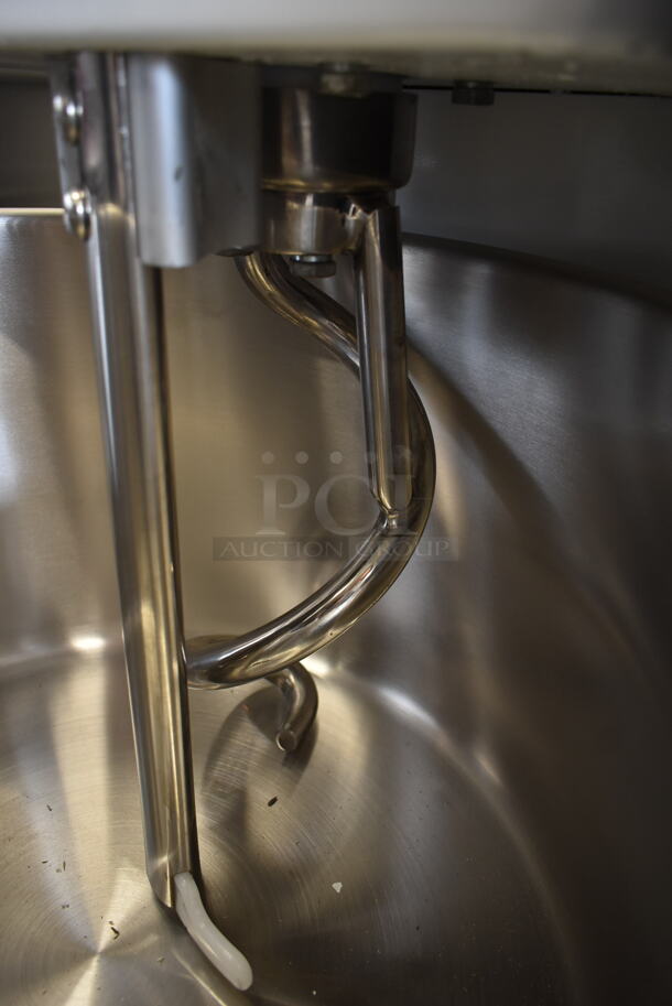 BRAND NEW SCRATCH AND DENT! Estella 348SM40 Metal Commercial Floor Style 40 Quart Spiral Dough Mixer w/ Stainless Steel Mixing Bowl, Bowl Guard and Dough Hook. 240 Volts, 1 Phase. - Image 6 of 7