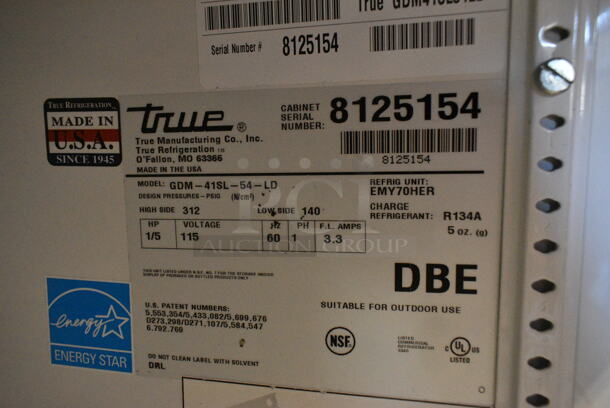True GDM-41SL-54-LD ENERGY STAR Metal Commercial 2 Door Reach In Cooler Merchandiser w/ Poly Coated Racks. 115 Volts, 1 Phase. Tested and Working! - Image 5 of 5