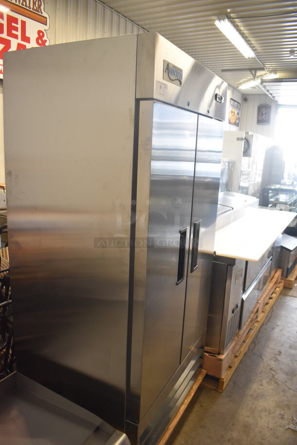 BRAND NEW SCRATCH AND DENT! Avantco A-35R-HC 39 1/2" Solid Door Reach-In Refrigerator Cooler On Commercial Casters 115 Volts 1 Phase. Tested and Working! - Image 2 of 6