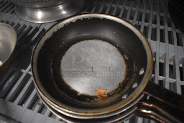 5 Metal Skillets. 14.5x8.5x2. 5 Times Your Bid! - Image 2 of 3