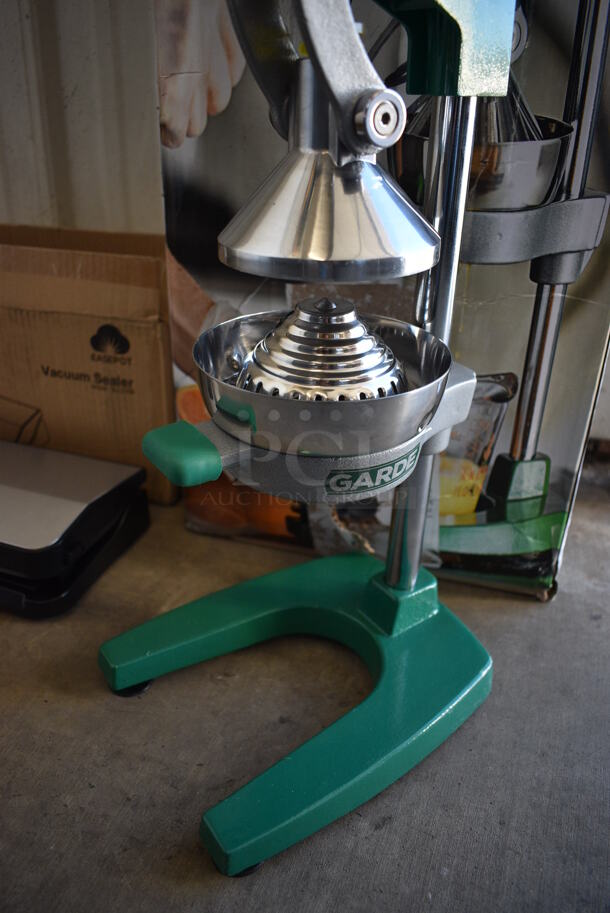 BRAND NEW SCRATCH AND DENT! Garde XL MCJ2 Manual Commercial Citrus Juicer with Safety Spring. 7x11x20 - Image 2 of 5