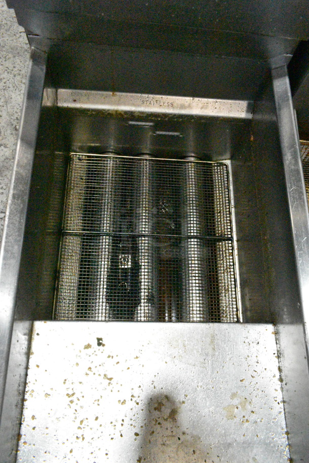 Royal REEF-35 Stainless Steel Commercial Floor Style Natural Gas Powered Deep Fat Fryer on Commercial Casters. 24,000 BTU.  - Image 3 of 7