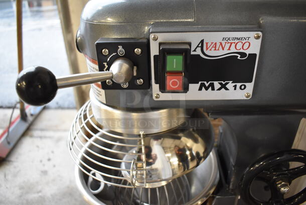 BRAND NEW SCRATCH AND DENT! Avantco MX10 Metal Commercial Floor Style 10 Quart Planetary Dough Mixer w/ Stainless Steel Mixing Bowl, Bowl Guard, Dough Hook, Balloon Whisk and Paddle Attachments. 120 Volts, 1 Phase. 16x18x25. Tested and Working! - Image 4 of 9