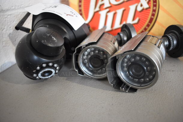 ALL ONE MONEY! Lot of 3 Various Security Cameras; Two Qsee Model QSDS14273W - Image 3 of 4