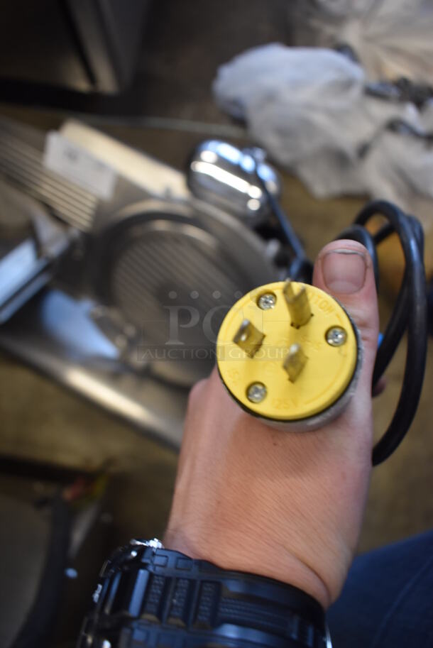 Globe Stainless Steel Commercial Countertop Meat Slicer w/ Blade Sharpener. 28x24x21. Tested and Working! - Image 5 of 5