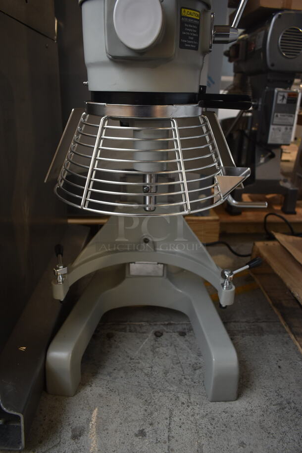 BRAND NEW SCRATCH AND DENT! 2023 Globe SP20 Metal Commercial Countertop 20 Quart Planetary Dough Mixer w/ Bowl Guard. 110 Volts, 1 Phase. Tested and Powers On But Parts Do Not Move - Image 4 of 7