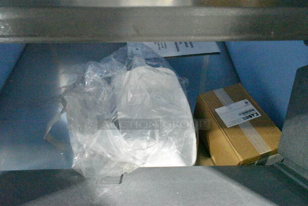 BRAND NEW SCRATCH AND DENT! Follett SG700S-30 Upright Ice Storage Bin with SmartGATE - 680 lb. - Image 8 of 11