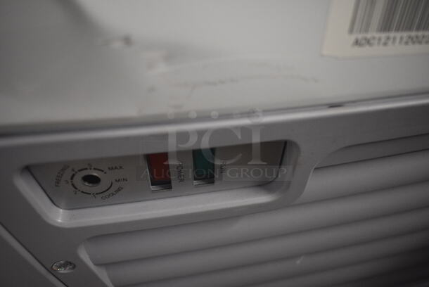 BRAND NEW SCRATCH AND DENT! Avantco ADC-12C-HC Curved Glass Ice Cream Dipping Cabinet - 71" on Commercial Casters 115 Volt, 1 Phase. Tested and Working! - Image 7 of 10
