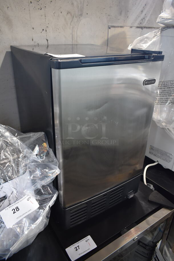 BRAND NEW SCRATCH AND DENT! Whynter UIM-155 15" Built In Ice Maker Machine Stainless Steel 12lb. 115 Volts, 1 Phase. Tested and Working! - Image 2 of 5