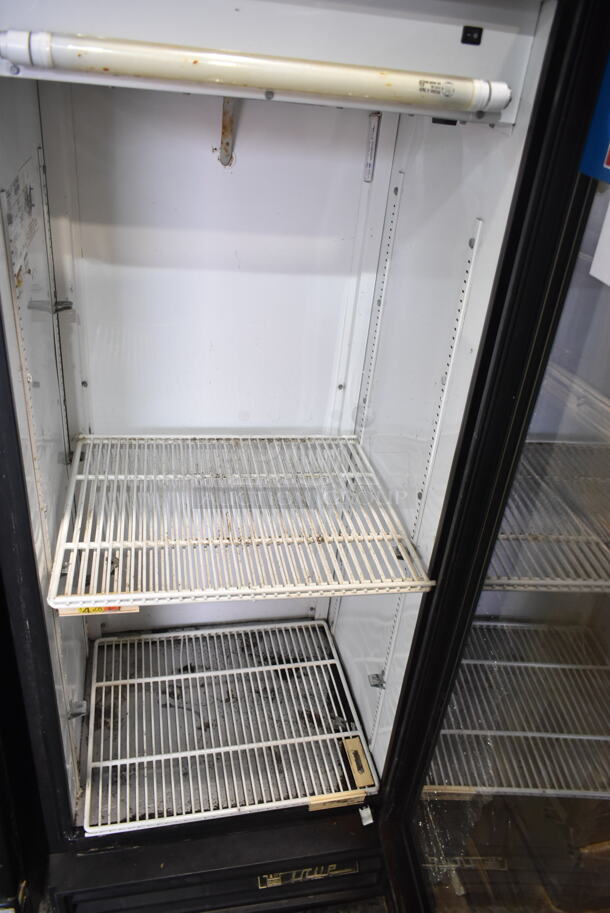 True GDM-12 Metal Commercial Single Door Reach In Cooler Merchandiser w/ Poly Coated Racks. 115 Volts, 1 Phase. Tested and Powers On But Does Not Get Cold - Image 2 of 4
