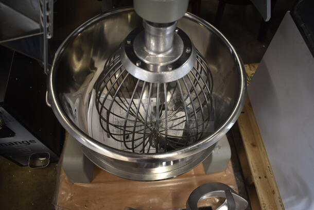 BRAND NEW SCRATCH AND DENT! 2023 Globe SP40 Metal Commercial Floor Style 40 Quart Planetary Dough Mixer w/ Stainless Steel Mixing Bowl, Bowl Guard, Dough Hook, Paddle and Whisk Attachments. 220 Volts, 1 Phase.  - Image 6 of 10