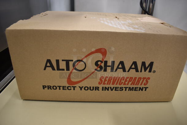 BRAND NEW! Alto-Shaam CS-200S Heated Dual Lamp Carving Station with Sneeze Guard and Box of New Bulbs - 120V. Tested and Working! - Image 2 of 8