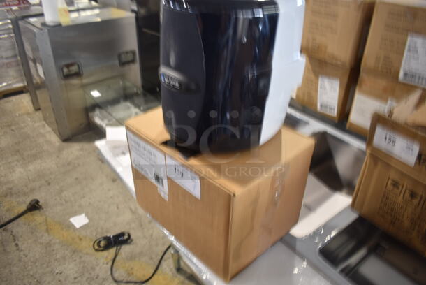 BRAND NEW IN BOX! San Jamar Black Poly Hand Towel Dispenser. - Image 3 of 5