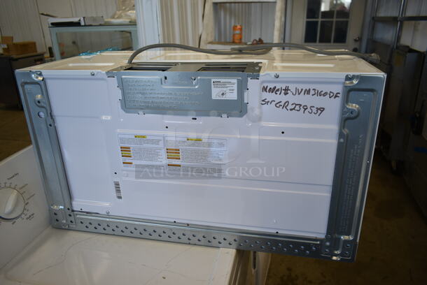 BRAND NEW SCRATCH AND DENT! General Electric GE JVM3160DF Metal Microwave Oven. - Image 7 of 9