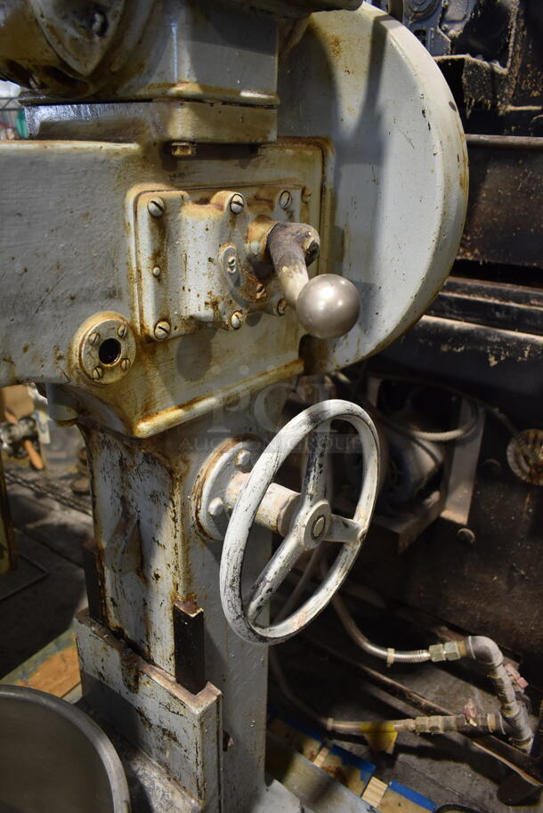 ANTIQUE! Hobart D-10731 Metal Commercial Floor Style Planetary Dough Mixer w/ Stainless Steel Mixing Bowl. 110 Volts, 1 Phase. Tested and Working! - Image 5 of 8