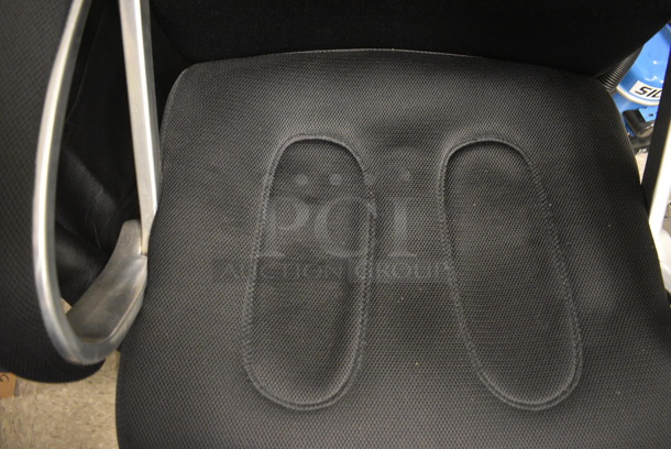 Black Mesh Office Chair on Wheels - Image 5 of 5