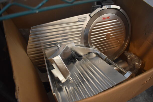 BRAND NEW IN BOX! Avantco SL312 Stainless Steel Commercial Countertop Meat Slicer w/ Blade Sharpener. 115 Volts, 1 Phase. 23x18x17. Tested and Working! - Image 4 of 7