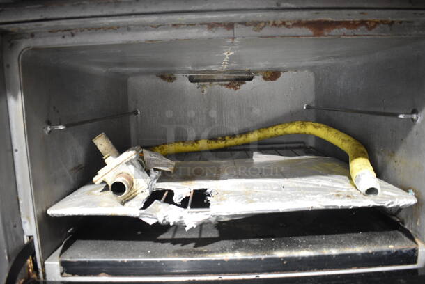 Southbend Stainless Steel Commercial Natural Gas Powered 6 Burner Range w/ Oven, Over Shelf and Back Splash on Commercial Casters.  - Image 5 of 9