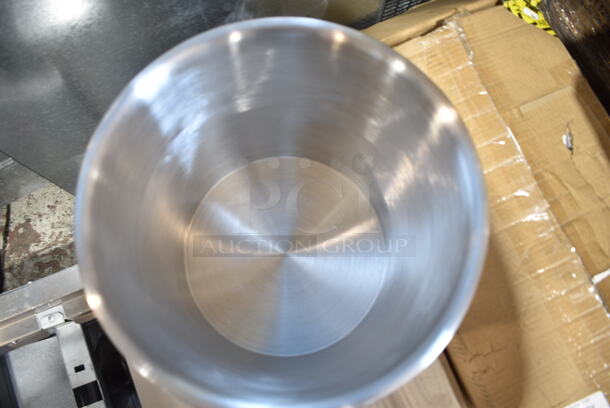 BRAND NEW SCRATCH AND DENT! Vollrath T720DW 3 Gallon Double Wall Hand Hammered Stainless Steel Ice Cream Chiller - Image 3 of 4