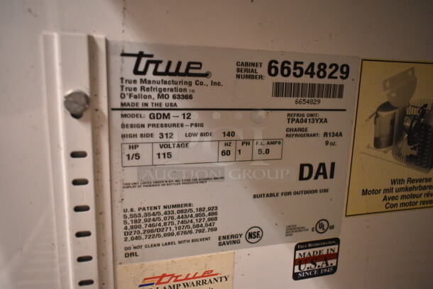 True GDM-12 Metal Commercial Single Door Reach In Cooler Merchandiser w/ Poly Coated Racks. 115 Volts, 1 Phase. Tested and Powers On But Does Not Get Cold - Image 5 of 5
