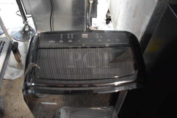 BRAND NEW SCRATCH AND DENT! Toshiba RAC-PD1412CRU 14,000 BTU 115-Volt Portable AC with Dehumidifier Function. 115 Volts, 1 Phase. Tested and Working! - Image 3 of 7