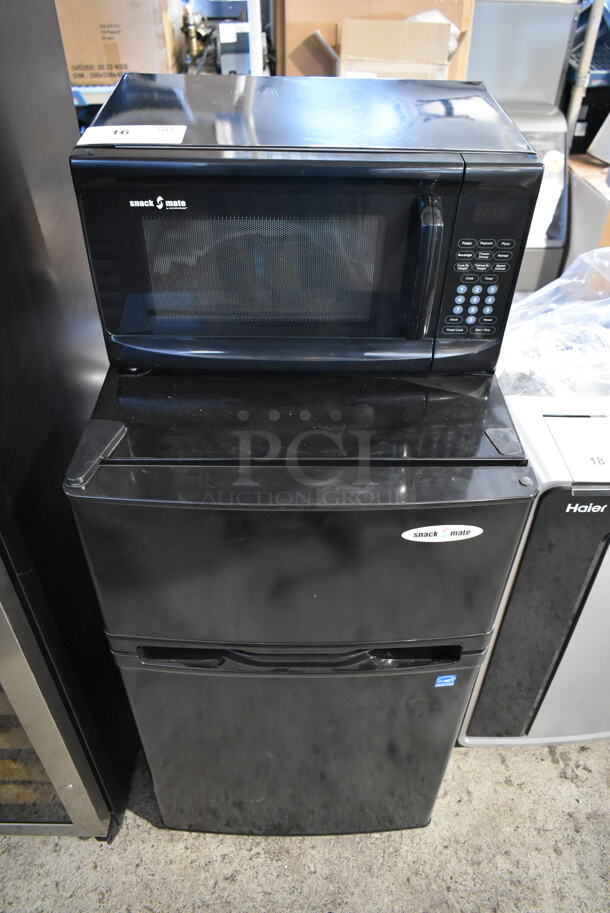 BRAND NEW SCRATCH AND DENT! Snack Mate 3.1SM5R 3.1 cu. ft. Compact Refrigerator with a Zero-Degree Freezer, 1 Shelf, 1 Crisper Drawer, 2 Door Bins and SMM-7TP Microwave attached. 115 Volts, 1 Phase. Tested and Working! - Image 1 of 9