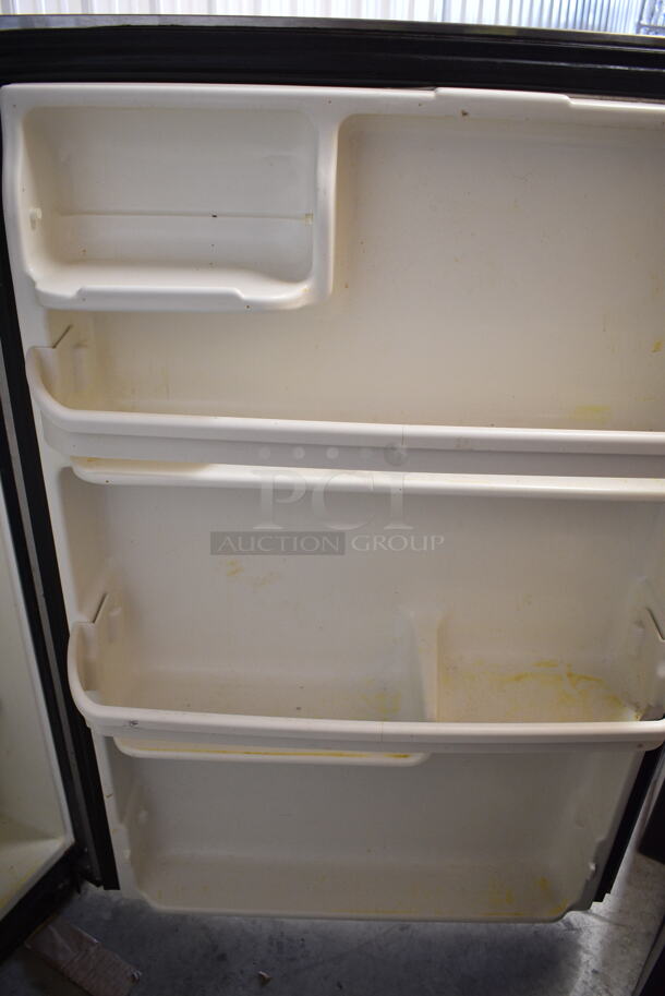 Stainless Steel Cooler Freezer Combo Unit. Tested and Powers On But Does Not Get Cold - Image 5 of 6