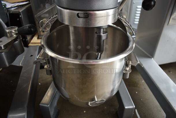 BRAND NEW SCRATCH AND DENT! Avantco 177MX10H Metal Commercial Countertop 10 Quart Planetary Dough Mixer w/ Stainless Steel Mixing Bowl, Bowl Guard, Dough Hook and Paddle Attachments. 120 Volts, 1 Phase. Tested and Working! - Image 6 of 10