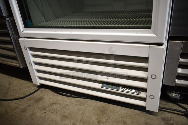 LIKE NEW! 2021 True TSCI-600R-G-PH Commercial Single Door Cooler Merchandiser w/ Poly Racks. 115 Volts, 1 Phase. Tested and Working! - Image 3 of 6