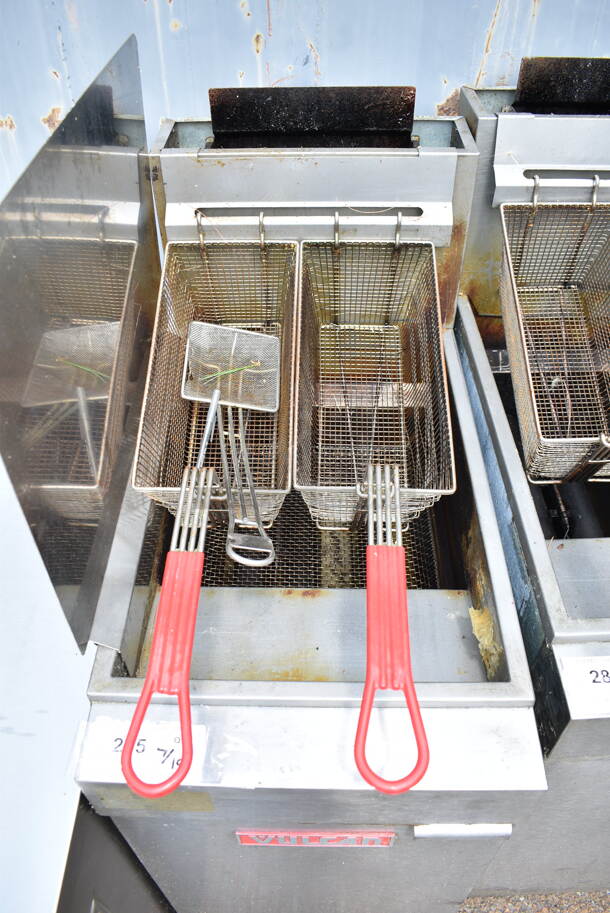 Vulcan LG300-1 Stainless Steel Commercial Floor Style Natural Gas Powered Deep Fat Fryer w/ Side Splash Guard and 2 Metal Fry Baskets on Commercial Casters. 90,000 BTU. - Image 2 of 5