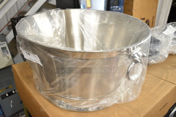BRAND NEW! Stainless Steel Ice Bucket. - Item #1116294