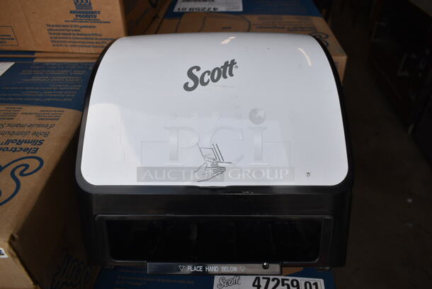 Pallet Lot of of 47 BRAND NEW IN BOX! Scott 47091/47259 Control Poly Wall Mount Hand Towel Dispensers. 47 Times Your Bid! - Image 5 of 7