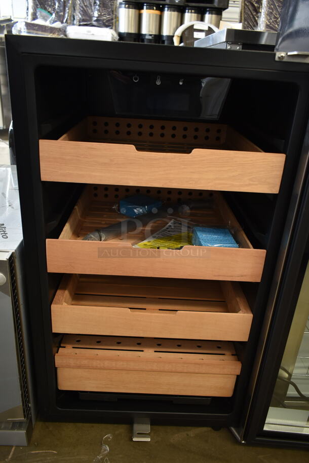 	BRAND NEW SCRATCH AND DENT! Whynter CHC-421HC 4.2 cu.ft. Cigar Cabinet Cooler and Humidor with Humidity Temperature Control and Spanish Cedar Shelves. 115 Volts, 1 Phase. Tested and Working! - Image 3 of 4