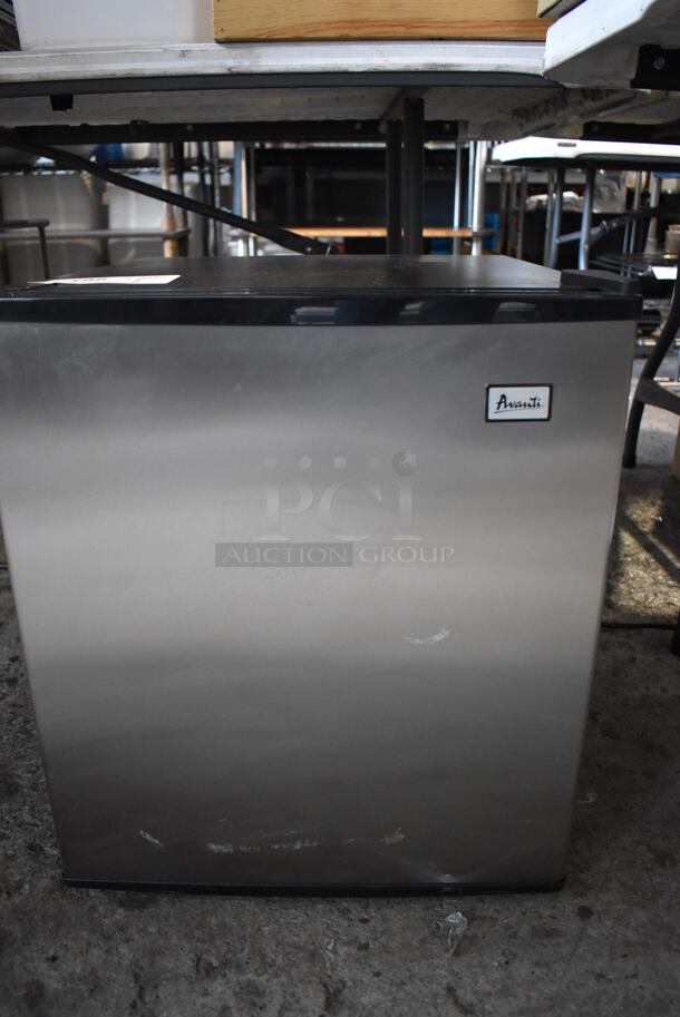 Avanti SHP1712SCD-IS Mini Cooler. 115 Volts, 1 Phase. 17x19x20. Tested and Working! - Image 2 of 7