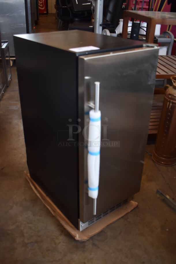 BRAND NEW SCRATCH AND DENT! Danby DIM32D1BSSPR Stainless Steel Commercial Self Contained Ice Machine. 115 Volts, 1 Phase. Tested and Working! - Image 2 of 6
