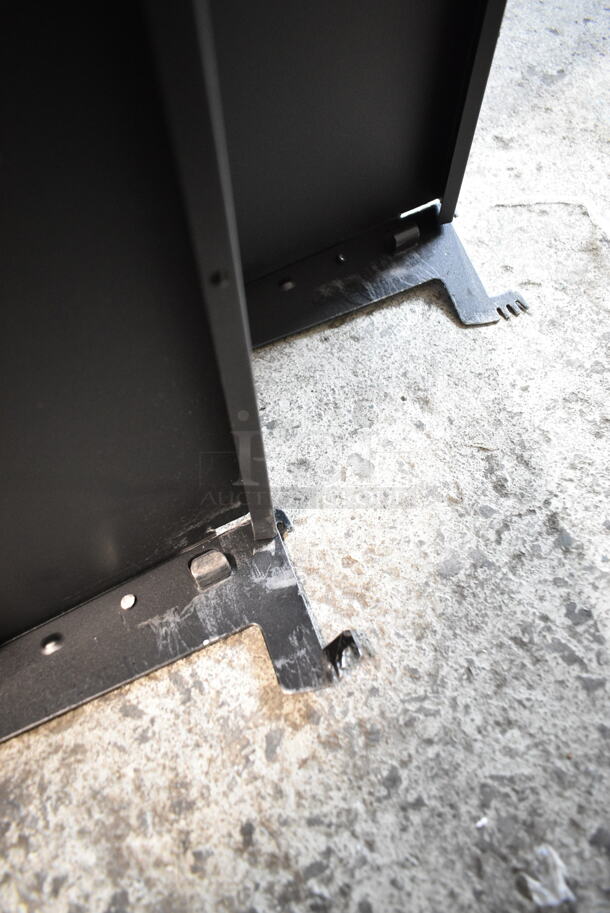 BRAND NEW SCRATCH AND DENT! Avantco 193MAC48HCB Commercial Metal 48" Black Vertical Air Curtain Merchandiser Grab N Go. 115 Volts, 1 Phase. Tested and Working! - Image 4 of 6