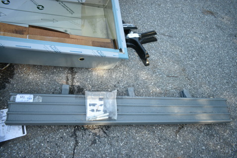 BRAND NEW SCRATCH AND DENT! Cambro VBRR6 Gray Poly Tray Slide. 