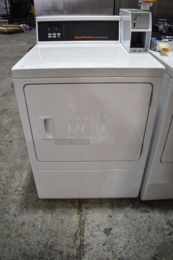 BRAND NEW SCRATCH AND DENT! Speed Queen Quantum Gold Pro DV6000WE 7.0 cu. ft. 27" Left Hinged Front Load Electric Commercial Dryer with Rear Control - Coin Operated. 120/208-240 Volts, 1 Phase.  - Image 2 of 6